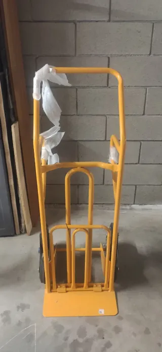 Carrello saliscale giallo
