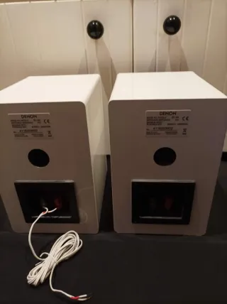 Altavoces Denon Pequeños Blancos
