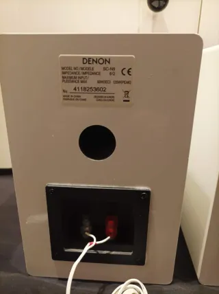 Altavoces Denon Pequeños Blancos