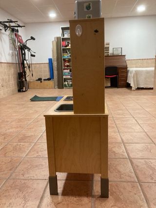 Cocina de juguete de madera con electrodomésticos