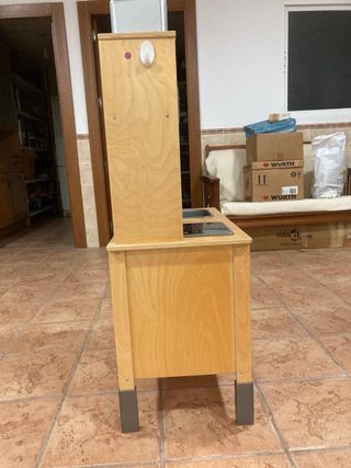 Cocina de juguete de madera con electrodomésticos