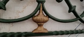 Cabecero forja verde y dorado