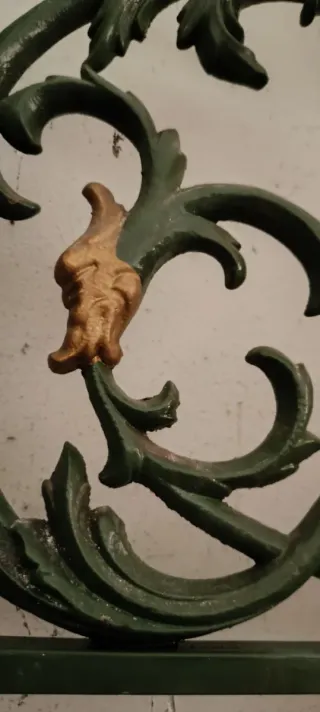 Cabecero forja verde y dorado