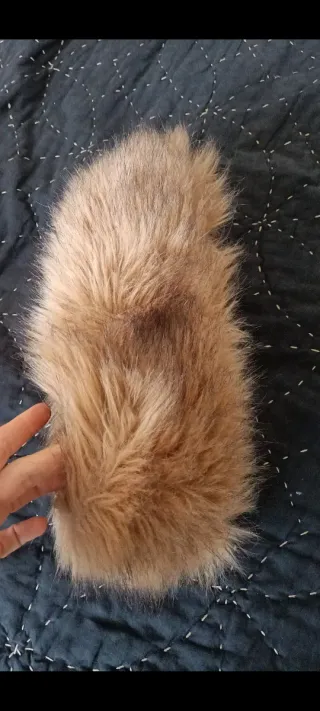 Cuello de pelo beige y marrón