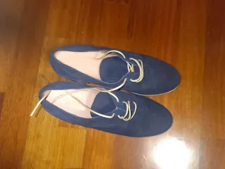 Botines de piel azul con cordones