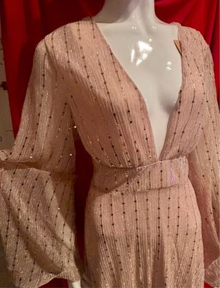 Vestido largo beige con destellos dorados Griego