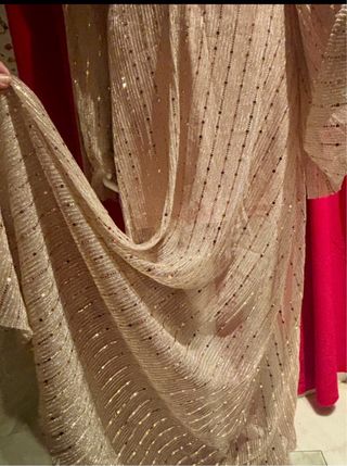 Vestido largo beige con destellos dorados Griego