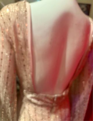 Vestido largo beige con destellos dorados Griego