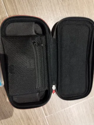 Nintendo Switch: Splatoon 2 + Luigi's Mansion 3 + custodia di Super Mario Odyssey