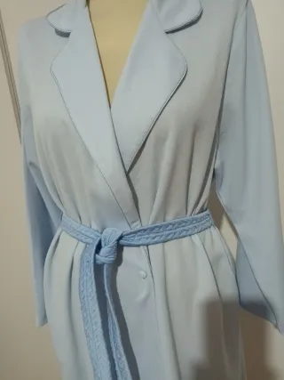 Bata de mujer celeste