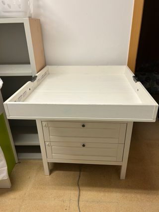 Cómoda cambiador bebé, model Sundvik Ikea