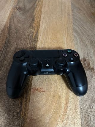 PS4 + Mando + 6 Juegos