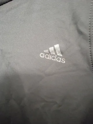 Chaqueta Adidas con capucha y pasa dedo Talla S