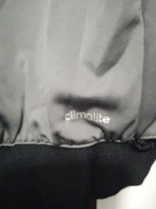 Chaqueta Adidas con capucha y pasa dedo Talla S