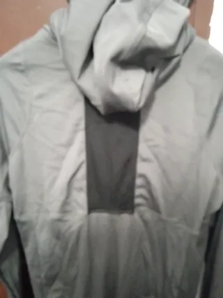 Chaqueta Adidas con capucha y pasa dedo Talla S