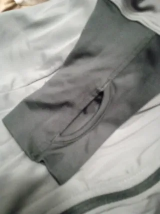 Chaqueta Adidas con capucha y pasa dedo Talla S