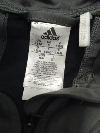 Chaqueta Adidas con capucha y pasa dedo Talla S