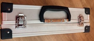 Sierra de calar en maletín metálico. Marca Contra