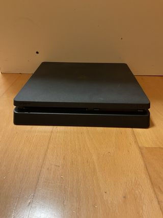 PS4 Slim Negra + Mando + 3 Juegos