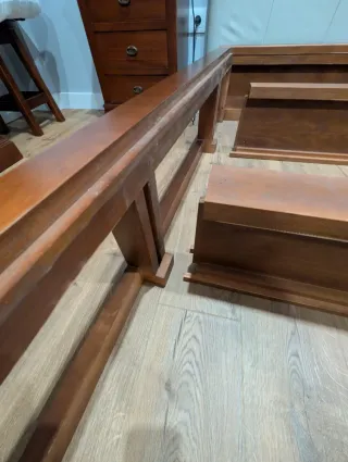 Canapé de madera con 4 cajones