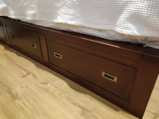 Canapé de madera con 4 cajones