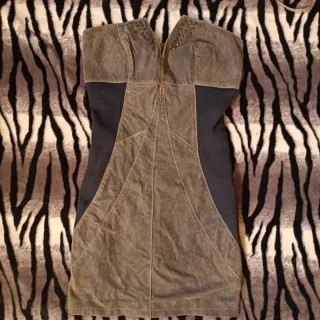 Vestito in pelle scamosciata grigio