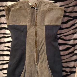 Vestito in pelle scamosciata grigio