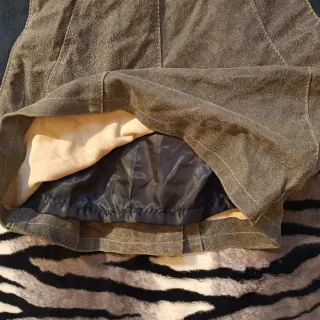 Vestito in pelle scamosciata grigio