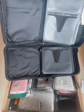 Lotto accessori elettronici, cover, porta CD