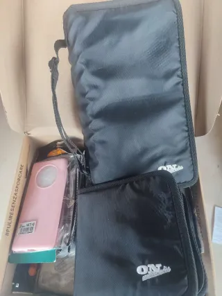 Lotto accessori elettronici, cover, porta CD