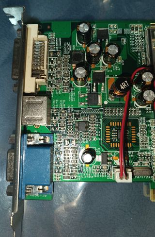 Tarjeta Gráfica Nvidia FX 5500 AGP 8X 256MB