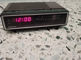 Radio Reloj Sanyo Vintage Marrón Negro