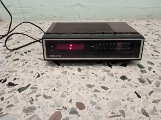 Radio Reloj Sanyo Vintage Marrón Negro