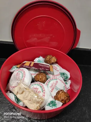 Tupperware Galletero Rojo Dorado