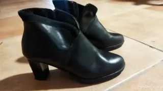 Botines de vestir negros y marrones de piel