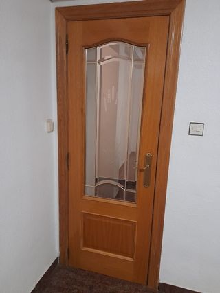 Puerta interior pino maciza con cristal 50€/Unidad