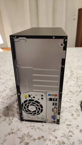 Torre HP Compaq 100-500NS con Windows 10 y SSD