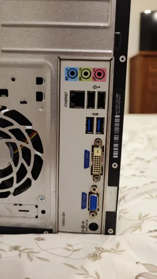 Torre HP Compaq 100-500NS con Windows 10 y SSD