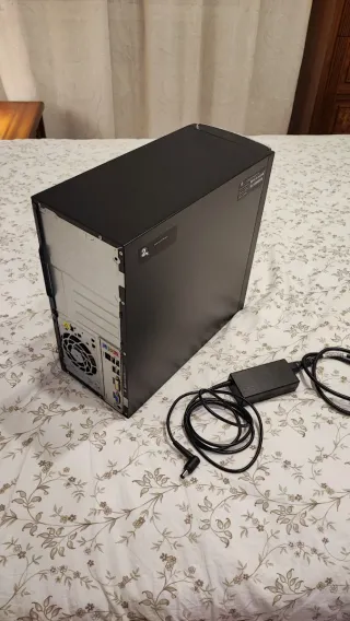 Torre HP Compaq 100-500NS con Windows 10 y SSD