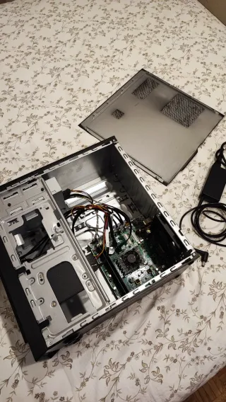 Torre HP Compaq 100-500NS con Windows 10 y SSD