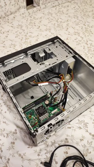 Torre HP Compaq 100-500NS con Windows 10 y SSD