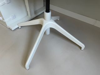 Silla IKEA LANGFJÄLL gris y blanca