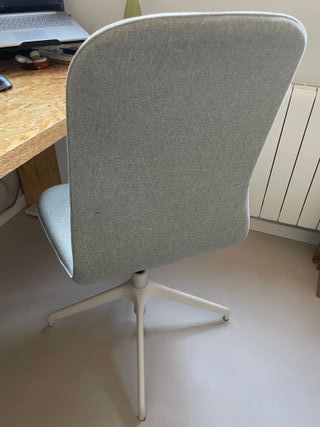 Silla IKEA LANGFJÄLL gris y blanca