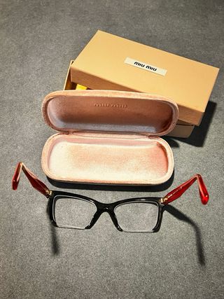 Gafas Miu Miu Negras y Rojas