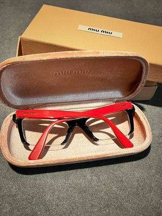 Gafas Miu Miu Negras y Rojas