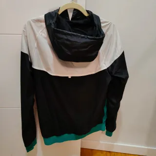 Nike Windrunner cortavientos con capucha