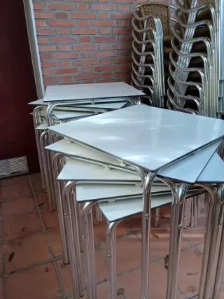 Mesa y 4Sillas de terraza mimbre y aluminio apilab