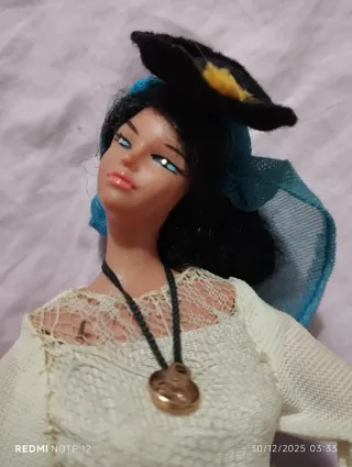 Bambola Regionale con Vestito Tipico