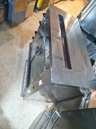 Asador de pollos  de gas 8 espadas