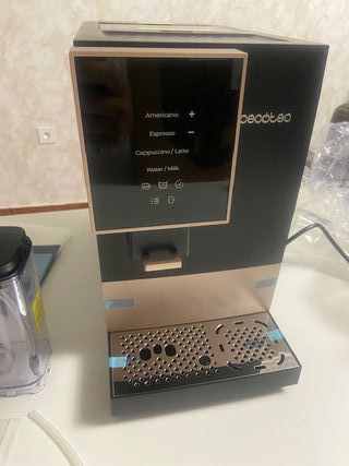 Cafetera SuperAutomatica. COMO NUEVA MUY POCO USO